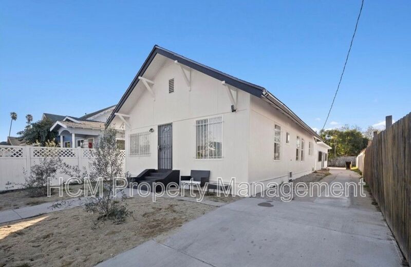 Renovated House- new appliances, cabinets, floor. property image