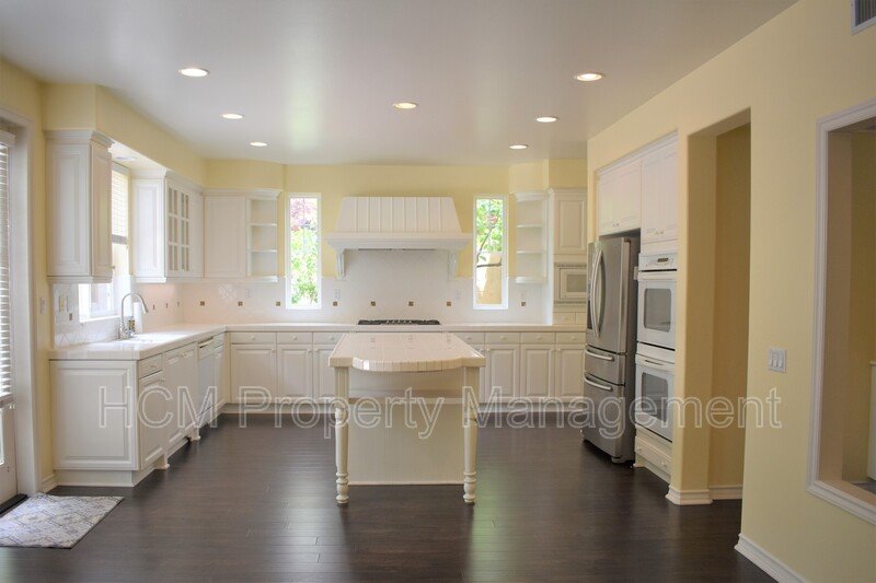 Beautiful 5 bedroom, 5 bath home in Desirable North Park Irvine property image