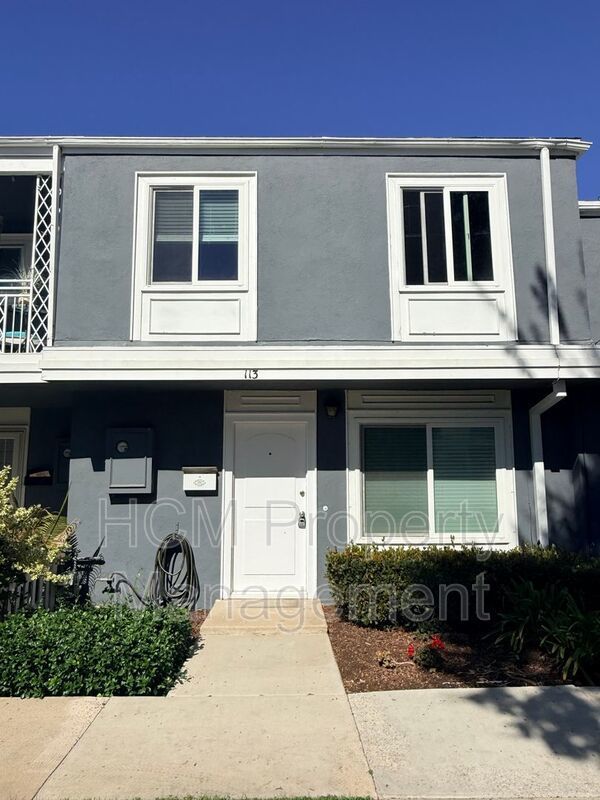 Spacious 3 bedroom 2 bath townhome with 2 car garage in Costa Mesa. property image
