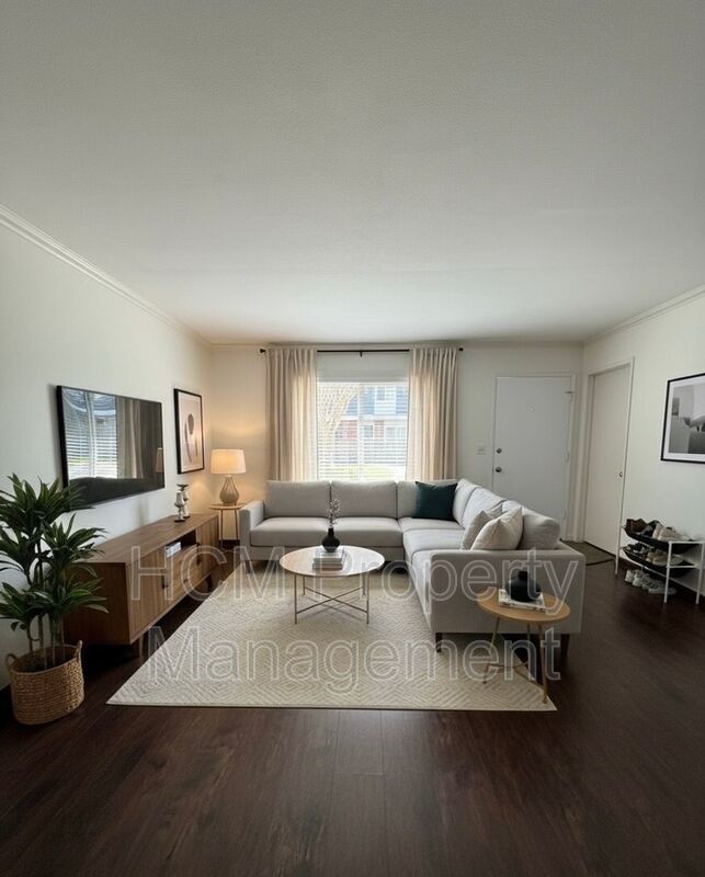 Spacious 3 bedroom 2 bath townhome with 2 car garage in Costa Mesa. property image