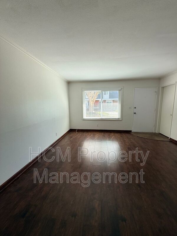 Spacious 3 bedroom 2 bath townhome with 2 car garage in Costa Mesa. property image