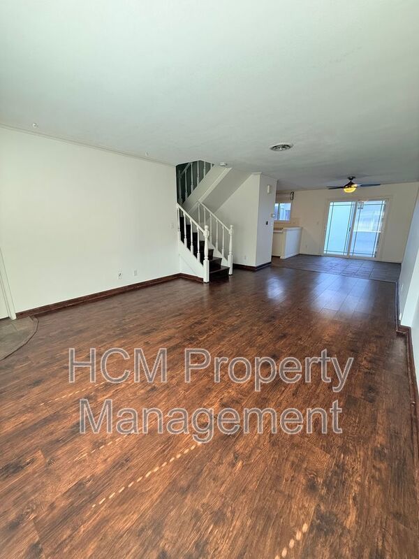 Spacious 3 bedroom 2 bath townhome with 2 car garage in Costa Mesa. property image