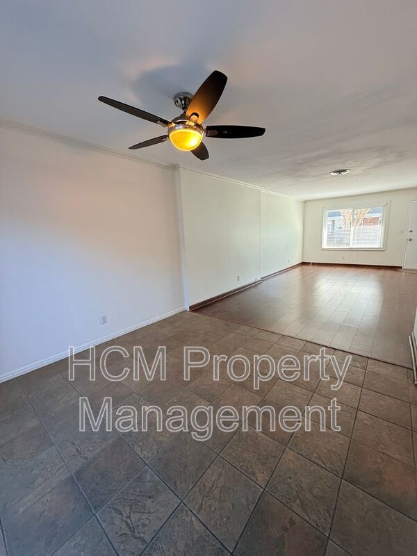 Spacious 3 bedroom 2 bath townhome with 2 car garage in Costa Mesa. property image