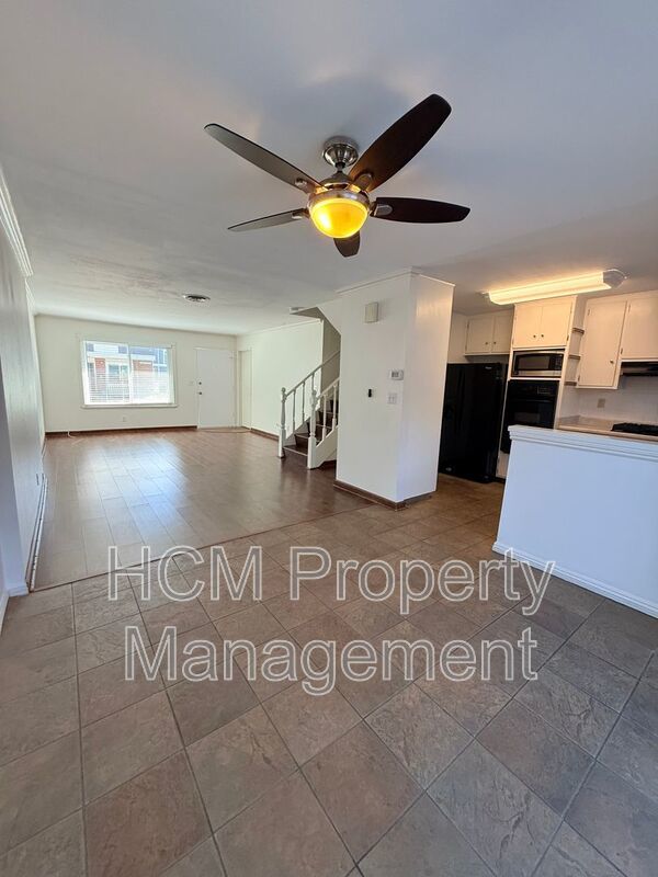 Spacious 3 bedroom 2 bath townhome with 2 car garage in Costa Mesa. property image