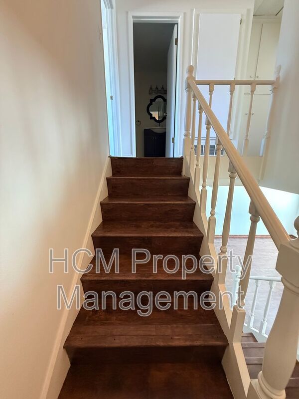 Spacious 3 bedroom 2 bath townhome with 2 car garage in Costa Mesa. property image