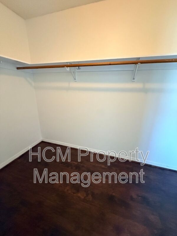 Spacious 3 bedroom 2 bath townhome with 2 car garage in Costa Mesa. property image