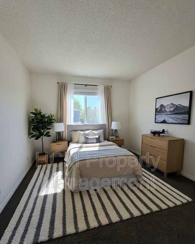 Spacious 3 bedroom 2 bath townhome with 2 car garage in Costa Mesa. property image