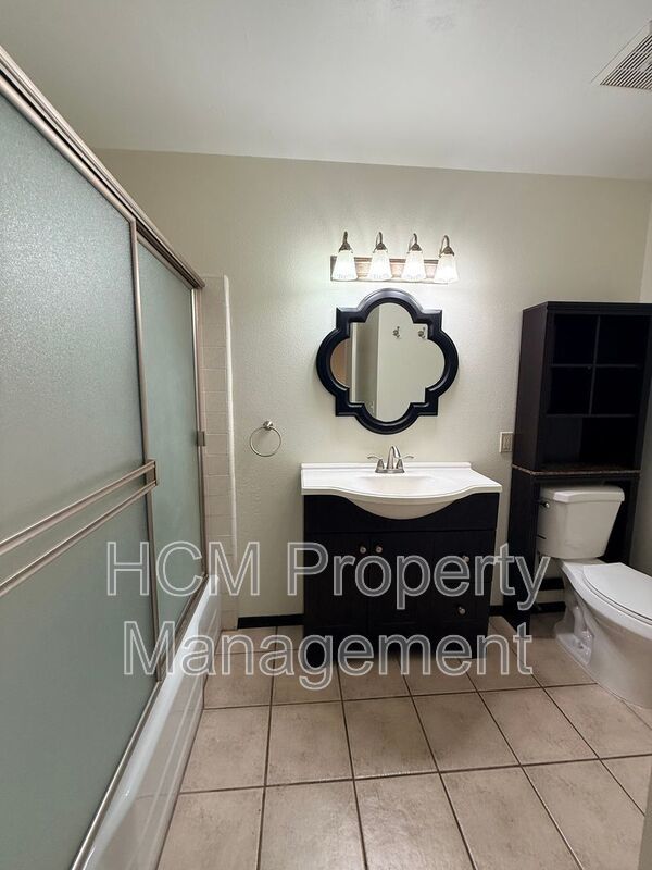 Spacious 3 bedroom 2 bath townhome with 2 car garage in Costa Mesa. property image