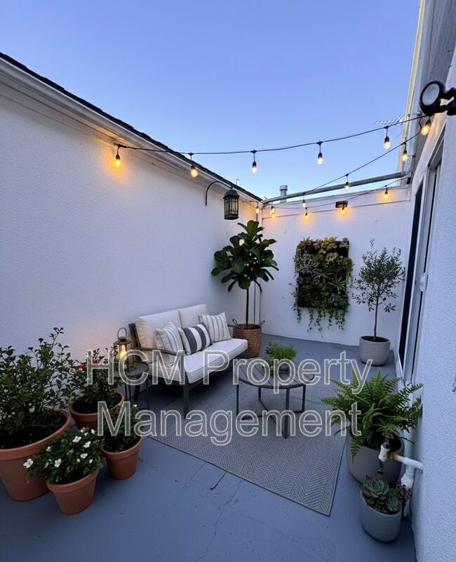 Spacious 3 bedroom 2 bath townhome with 2 car garage in Costa Mesa. property image