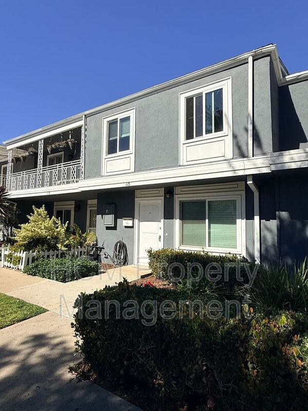 Spacious 3 bedroom 2 bath townhome with 2 car garage in Costa Mesa. property image