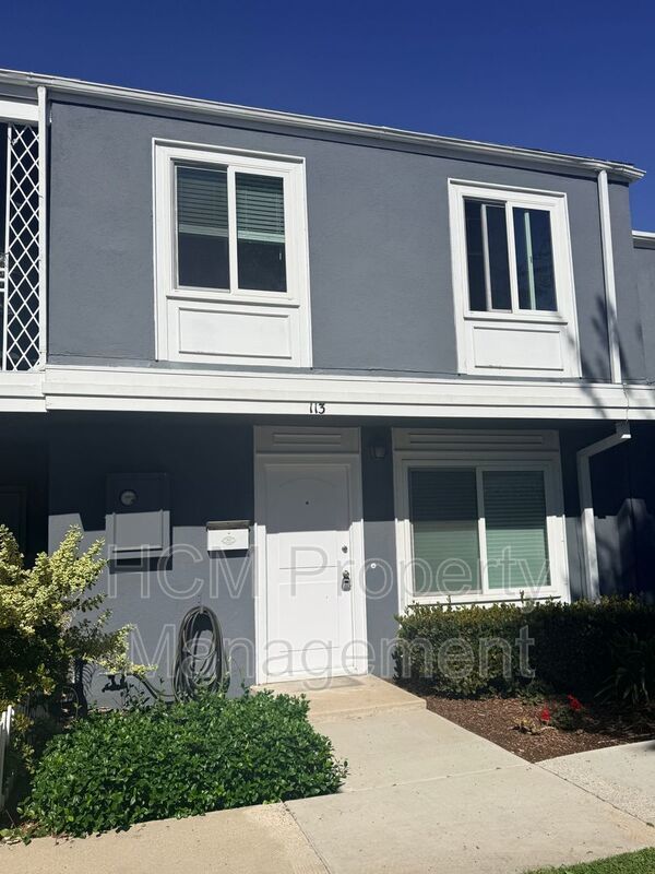 Spacious 3 bedroom 2 bath townhome with 2 car garage in Costa Mesa. property image
