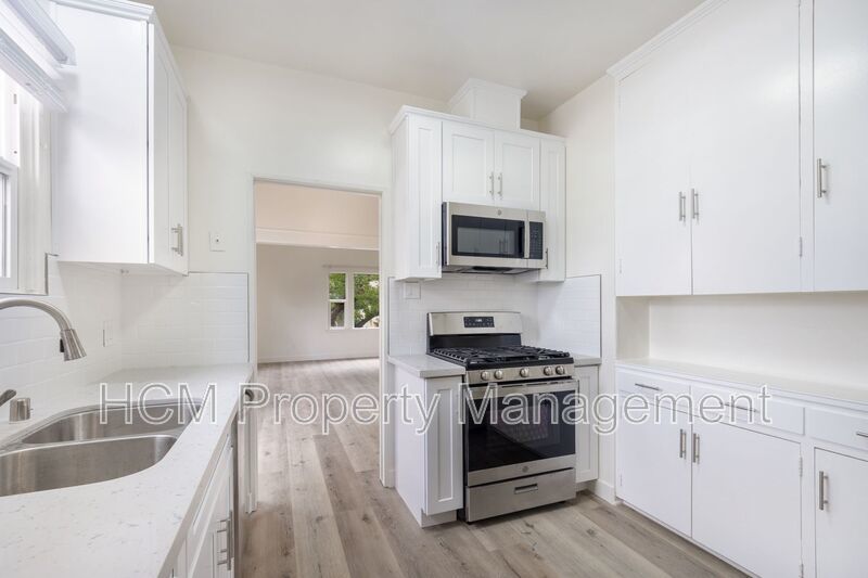 Charming Unit in Santa Ana with 1 bedroom, 1 bath! $500.00 gift card if lease is signed by 12/31! property image
