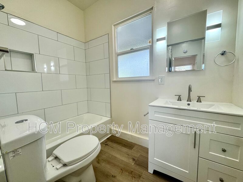 Charming Unit in Santa Ana with 1 bedroom, 1 bath! $500.00 gift card if lease is signed by 12/31! property image