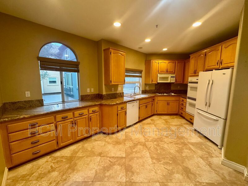 3 Bedroom spacious home in Aliso Viejo (Tivoli community) property image