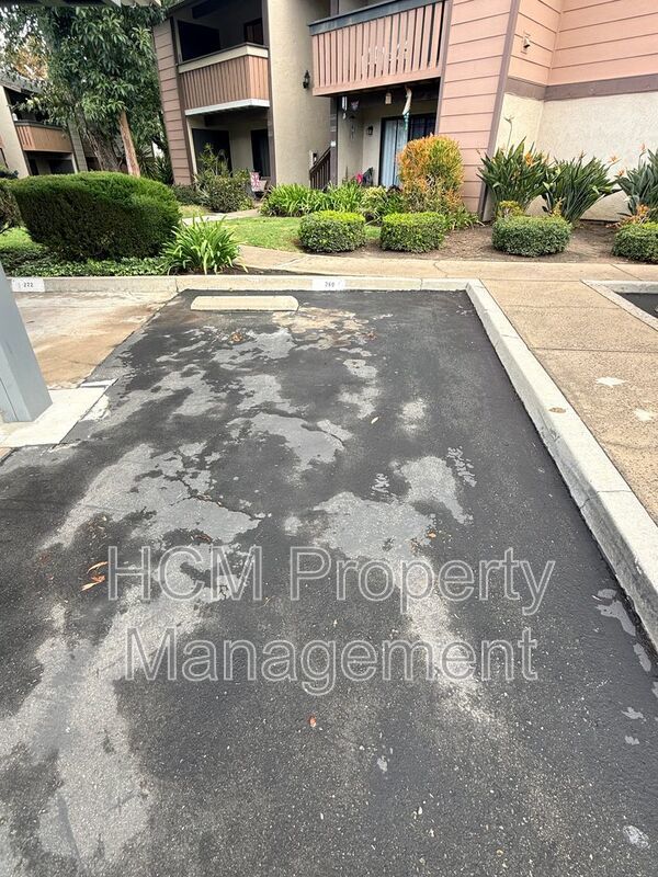 Pheasant Creek Condo 2 Bed | 2 Bath | Upper Unit w/ Vaulted Ceiling & Private Garage! property image