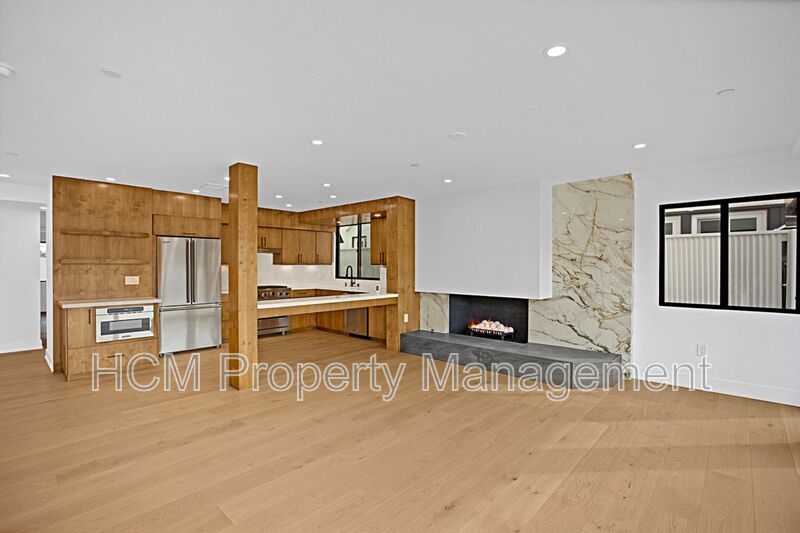 Gorgeous Newport views from this 3 Bed/2 Bath new duplex property image