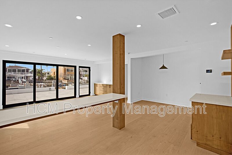 Gorgeous Newport views from this 3 Bed/2 Bath new duplex property image