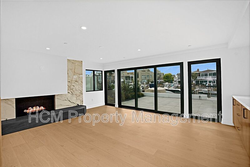 Gorgeous Newport views from this 3 Bed/2 Bath new duplex property image