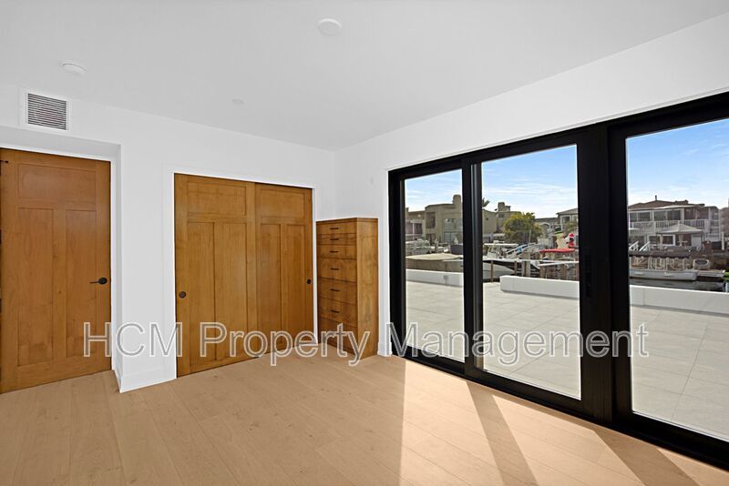 Gorgeous Newport views from this 3 Bed/2 Bath new duplex property image