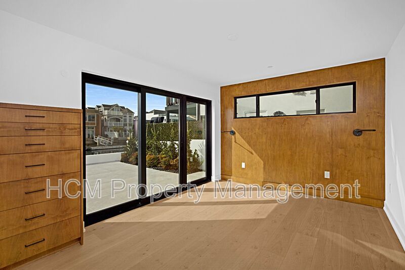 Gorgeous Newport views from this 3 Bed/2 Bath new duplex property image