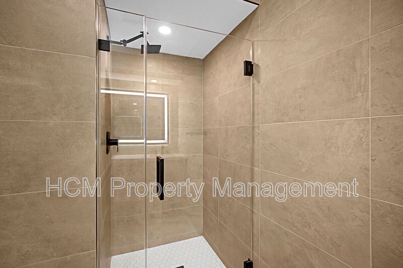 Gorgeous Newport views from this 3 Bed/2 Bath new duplex property image