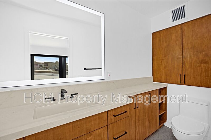 Gorgeous Newport views from this 3 Bed/2 Bath new duplex property image