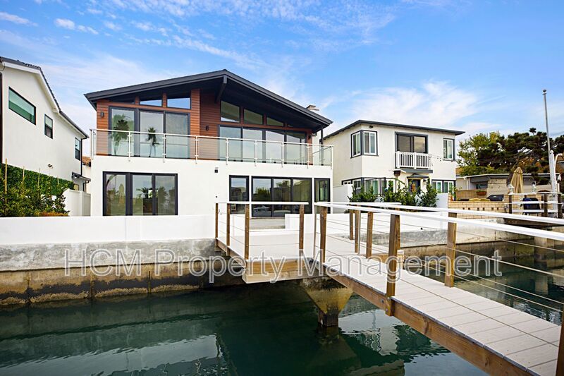 Gorgeous Newport views from this 3 Bed/2 Bath new duplex property image