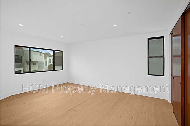 Gorgeous Newport views from this 2 Bed/2 Bath new duplex property image