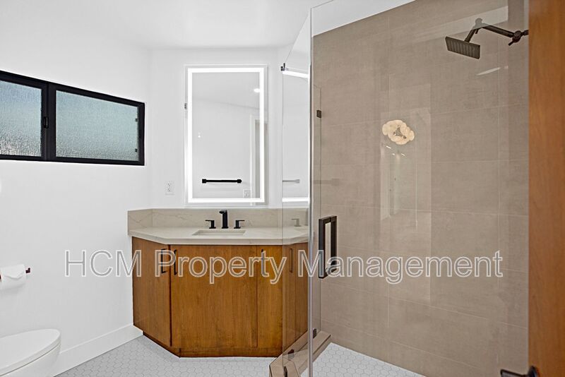 Gorgeous Newport views from this 2 Bed/2 Bath new duplex property image