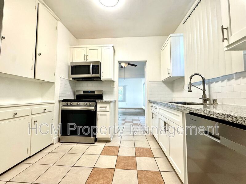 Charming Renovated 1 Bedroom Apartment in Santa Ana-  $500.00 gift card if lease is signed by 1/31! property image