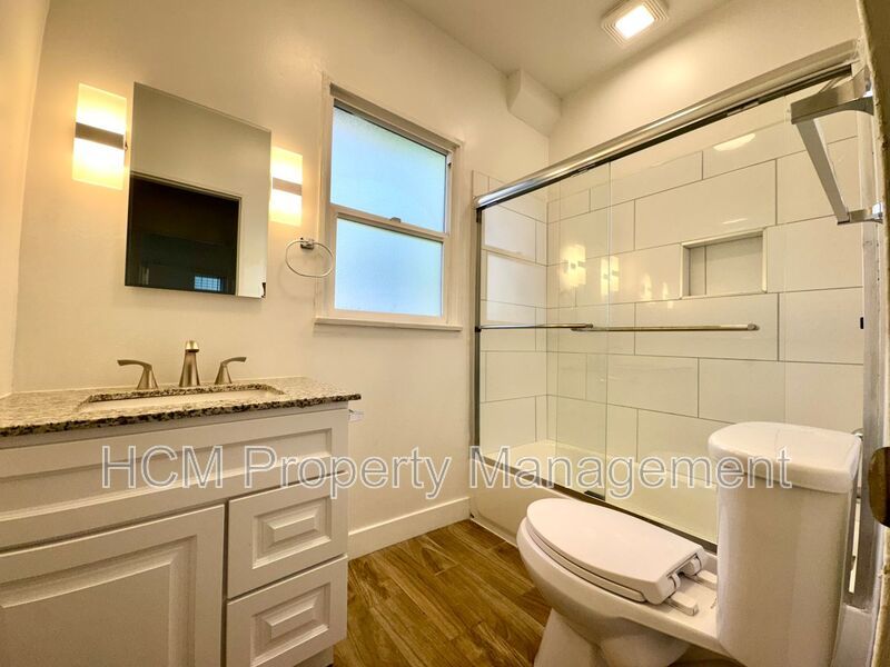 Charming Renovated 1 Bedroom Apartment in Santa Ana-  $500.00 gift card if lease is signed by 1/31! property image