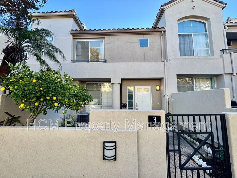 Beautiful 2 Story, 2 Bedroom plus Large Loft Condo in Aliso Viejo property image