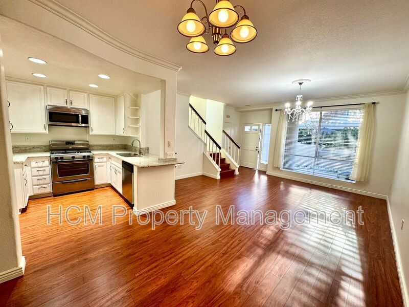Beautiful 2 Story, 2 Bedroom plus Large Loft Condo in Aliso Viejo property image