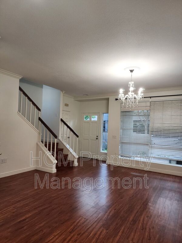 Beautiful 2 Story, 2 Bedroom plus Large Loft Condo in Aliso Viejo property image