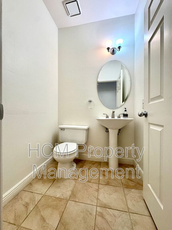 Beautiful 2 Story, 2 Bedroom plus Large Loft Condo in Aliso Viejo property image