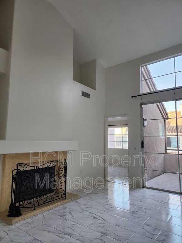 Beautiful 2 Story, 2 Bedroom plus Large Loft Condo in Aliso Viejo property image