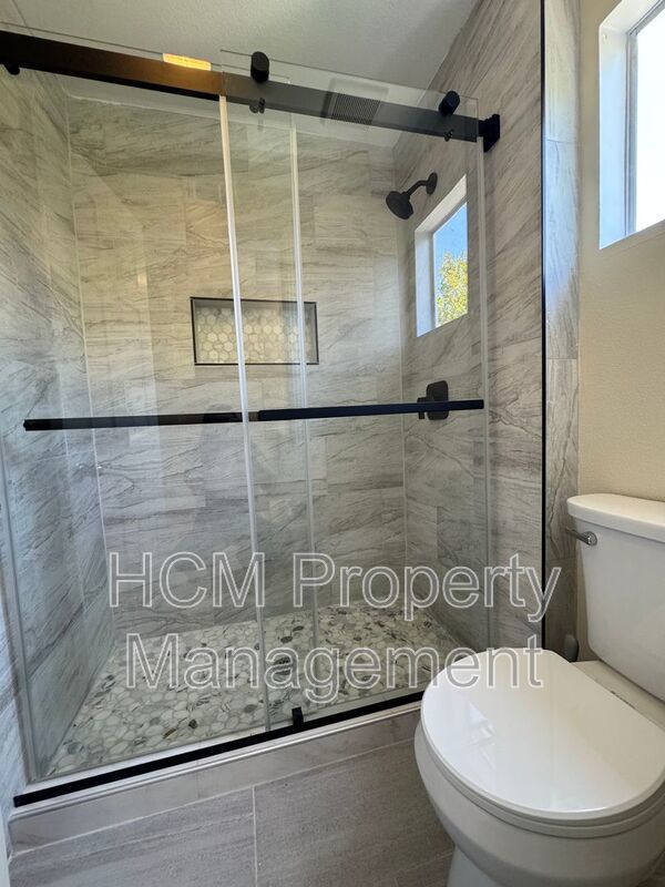 Beautiful 2 Story, 2 Bedroom plus Large Loft Condo in Aliso Viejo property image