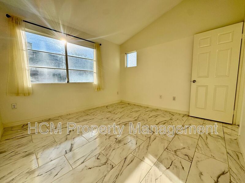 Beautiful 2 Story, 2 Bedroom plus Large Loft Condo in Aliso Viejo property image