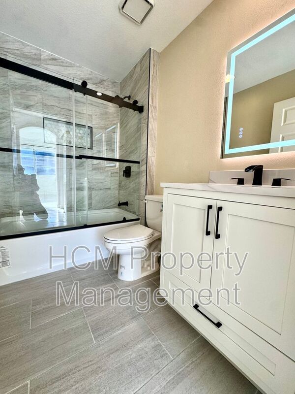 Beautiful 2 Story, 2 Bedroom plus Large Loft Condo in Aliso Viejo property image