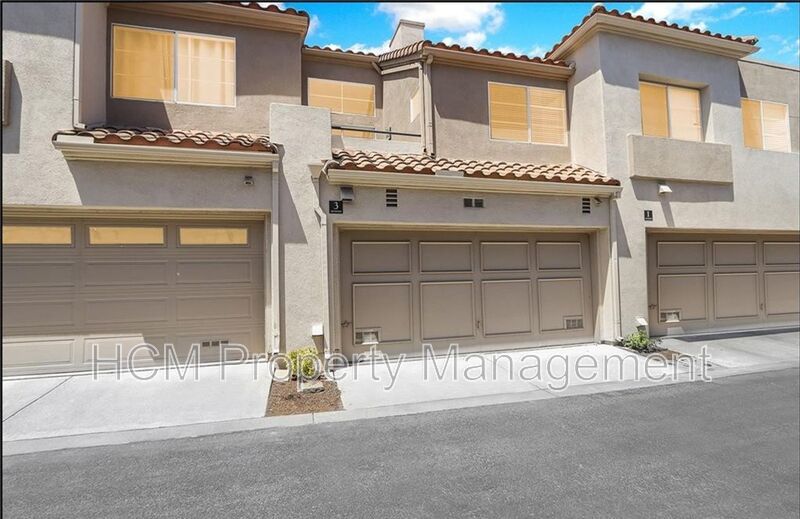 Beautiful 2 Story, 2 Bedroom plus Large Loft Condo in Aliso Viejo property image