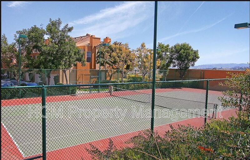 Beautiful 2 Story, 2 Bedroom plus Large Loft Condo in Aliso Viejo property image