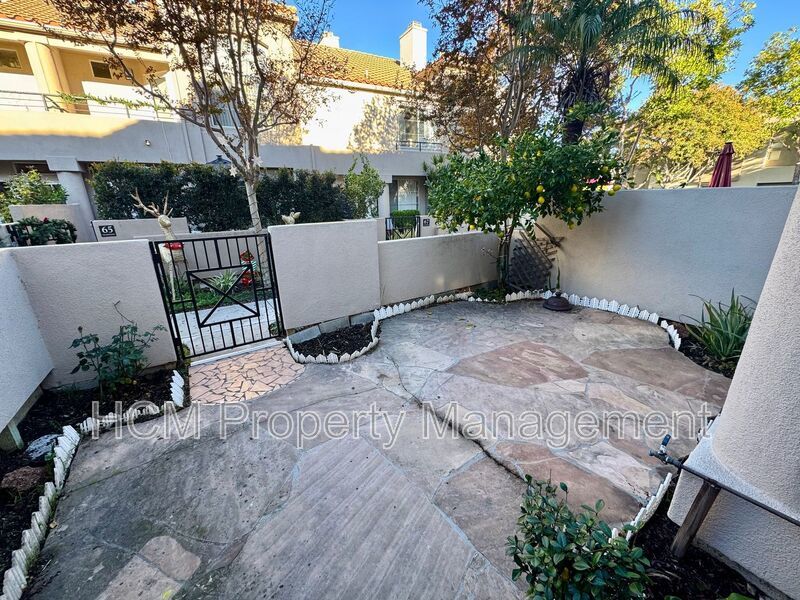 Beautiful 2 Story, 2 Bedroom plus Large Loft Condo in Aliso Viejo property image