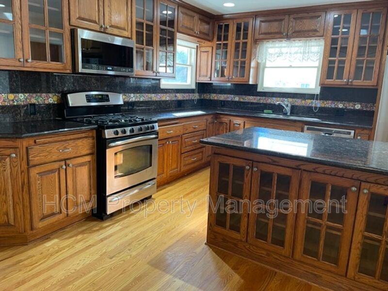 3 bdr 2 bath Home on Huge lot. property image