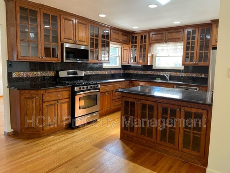 3 bdr 2 bath Home on Huge lot. property image