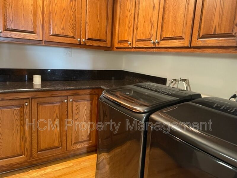 3 bdr 2 bath Home on Huge lot. property image