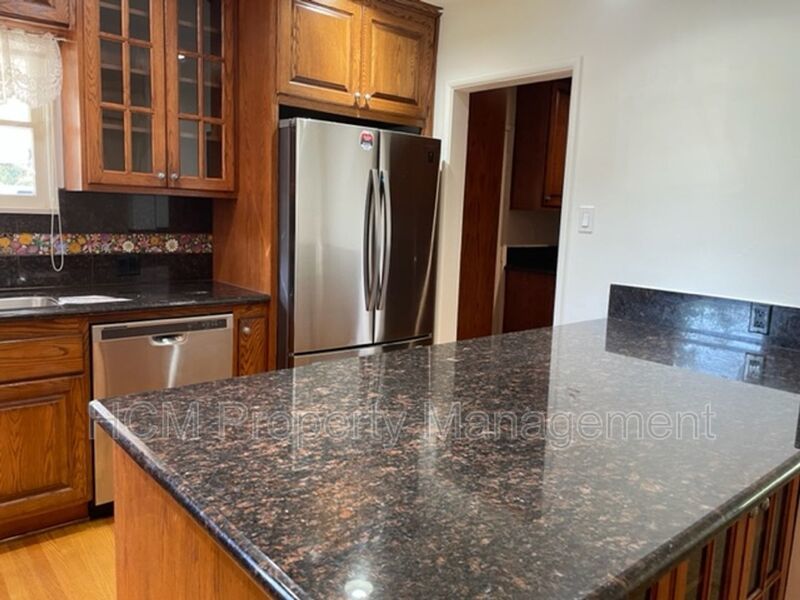 3 bdr 2 bath Home on Huge lot. property image