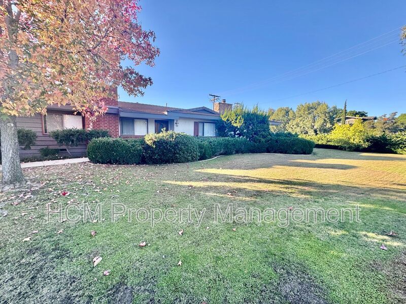 Beautiful newly renovated 4 Bedroom, 3 Bath Pool home in North Tustin property image