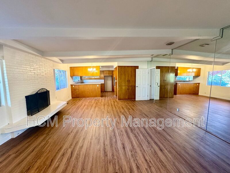 Beautiful newly renovated 4 Bedroom, 3 Bath Pool home in North Tustin property image