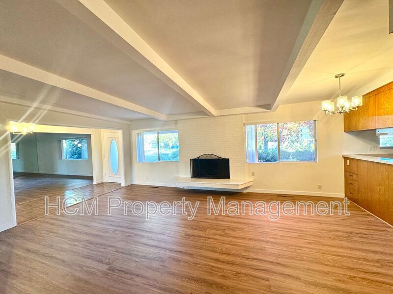 Beautiful newly renovated 4 Bedroom, 3 Bath Pool home in North Tustin property image