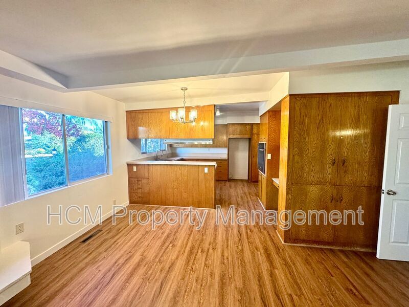 Beautiful newly renovated 4 Bedroom, 3 Bath Pool home in North Tustin property image